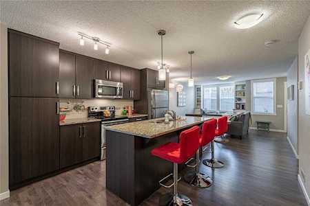 218 Mckenzie Towne Close SE Calgary, AB T2Z 1A9