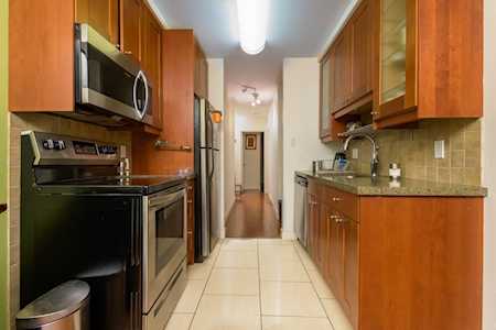 157 E 21st Street #201 North Vancouver, BC V7L 3B5