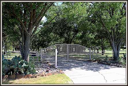 1103 E Blackjack Road Pilot Point, TX 76258
