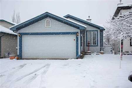 46 Somerside Manor SW Calgary, AB T2Y 0A1