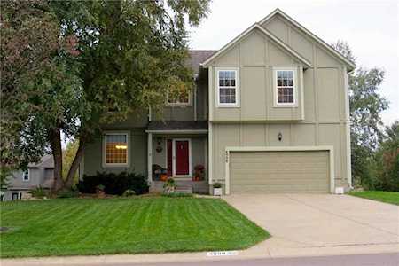 4908 Woodsonia Dr Shawnee, KS 66226