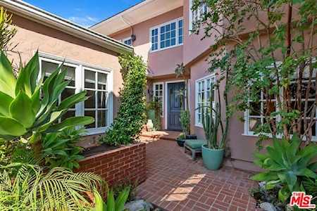 2226 Canyonback Road Los Angeles, CA 90049