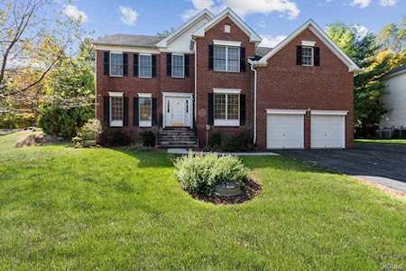 18 Red Oak Ln Cortlandt, NY 10567