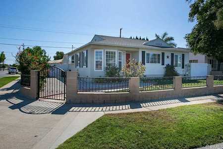 8074 Coral Bell Way Buena Park, CA 90620