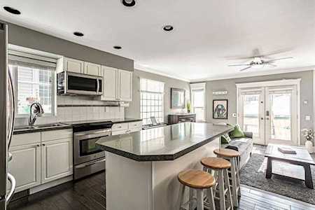 2101 4 Avenue NW Calgary, AB T2N 0N6