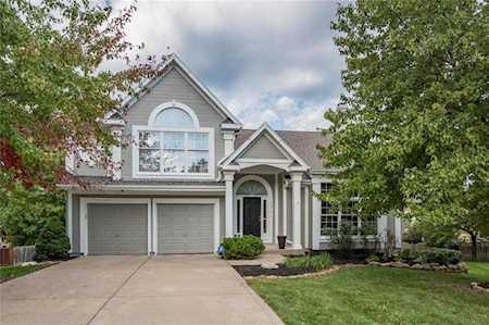 5216 Roundtree St Shawnee, KS 66226
