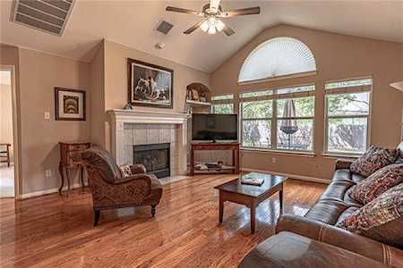 8807 Glen Canyon Dr Round Rock, TX 78681