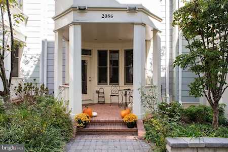 2086 Oakland St Arlington, VA 22207