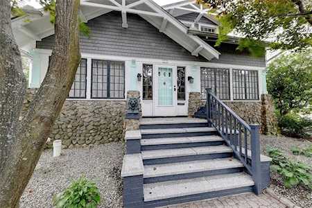 122 Beaufort ST Providence, RI 02908