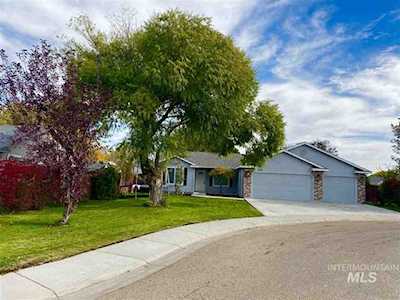 110 S Rolling Green St Nampa, ID 83687