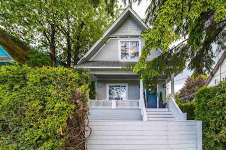 2733 Fraser Street Vancouver, BC V5T 3V6