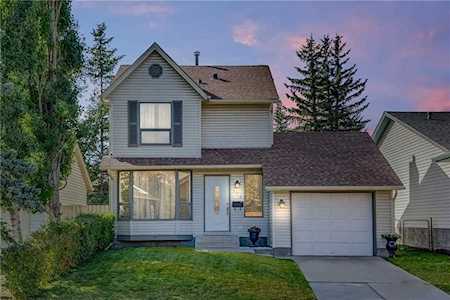 124 Ranchridge Drive NW Calgary, AB T3G 1W3