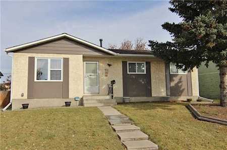 32 Alpine Crescent SE Airdrie, AB T4B 1K8