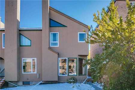 715 2 Avenue NW #4 Calgary, AB T2N 0E4