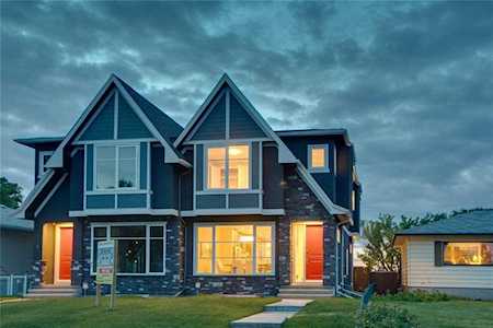 118 44th Avenue NE Calgary, AB T2E 2N8