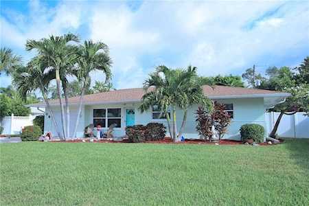 121 8Th Street Belleair Beach, FL 33786