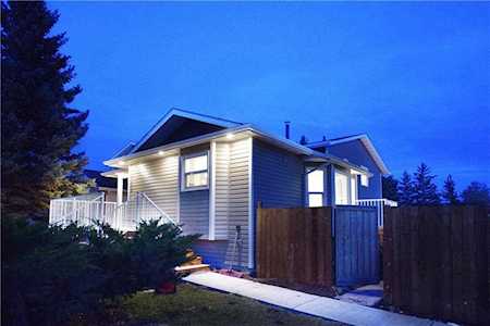 132 Millside Drive SW Calgary, AB T2Y 2R2