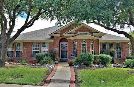 4805 Spanishmoss Drive Mckinney, TX 75070