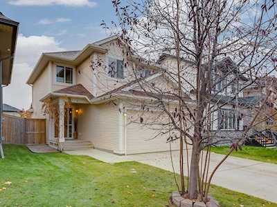 39 Evansford Road NW Calgary, AB T3P 1G8