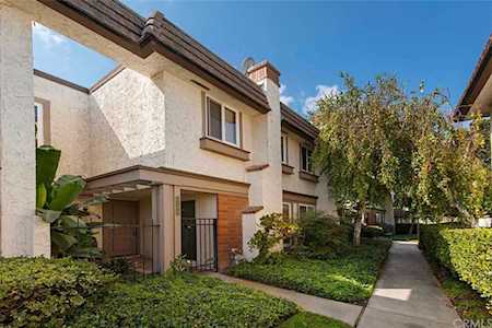 5672 Eastbourne Walk Westminster, CA 92683