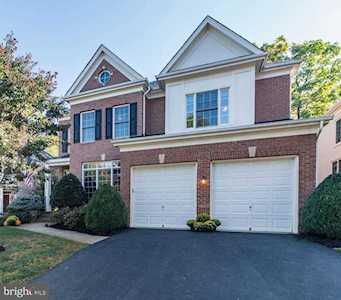 3835 Farrcroft Dr Fairfax, VA 22030