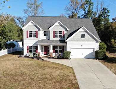 4912 Riverview Dr Harrisburg, NC 28075