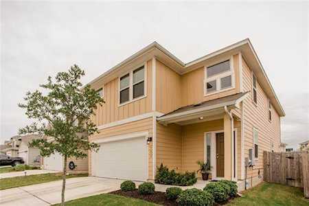162 Eagle Brook Ln Buda, TX 78610