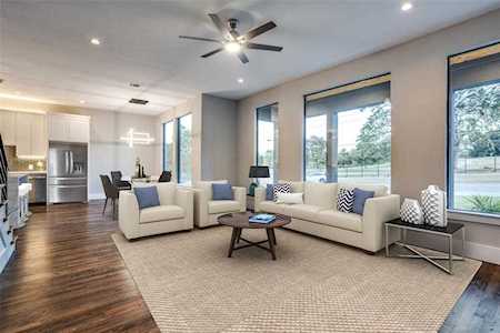 2009 Southerland Avenue Dallas, TX 75203