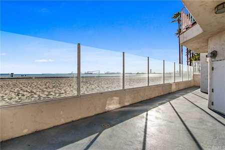 25 15th Place #101 Long Beach, CA 90802