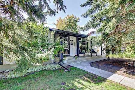 335 Huntridge Road NE Calgary, AB T2K 4B8