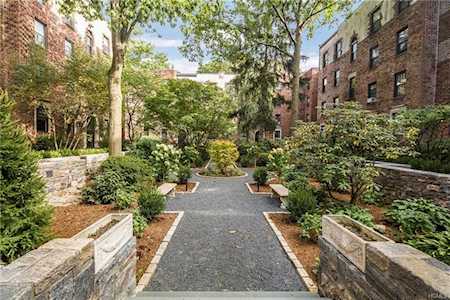 64 Sagamore Rd #J5 Eastchester, NY 10708