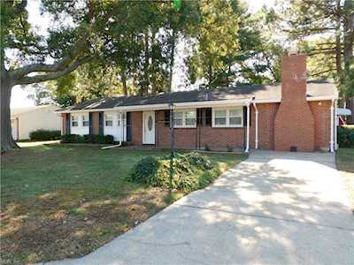5709 Bannock Rd Virginia Beach, VA 23462