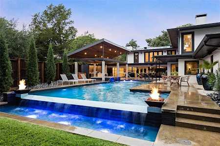1535 Stemmons Avenue Dallas, TX 75208