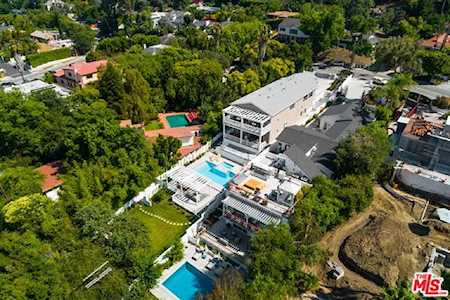 14533 Valley Vista Blvd Sherman Oaks, CA 91403