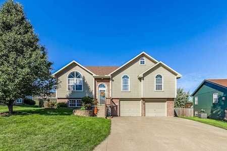 702 SW Brome Dr Grain Valley, MO 64029