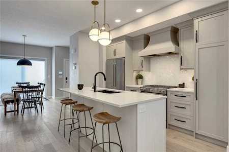 1436 23 Avenue NW Calgary, AB T2M 1T8