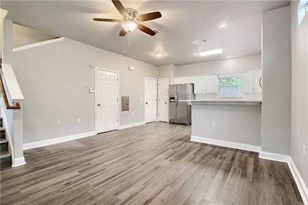 1101 Vargas Rd #B Austin, TX 78741