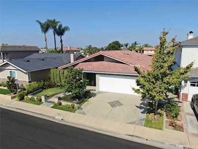 4725 Candleberry Avenue Seal Beach, CA 90740
