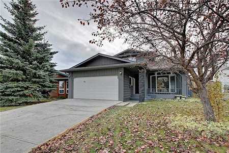 304 Shawcliffe Circle SW Calgary, AB T2Y 1A4