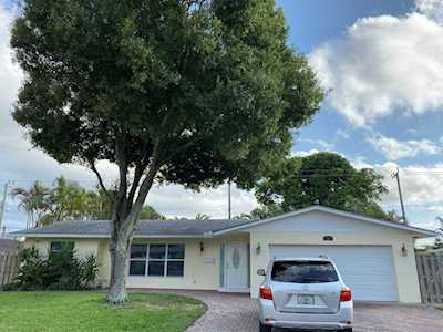 704 SE 1St Street Deerfield Beach, FL 33441