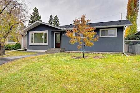 447 Astoria Crescent SE Calgary, AB T2J 0Y6