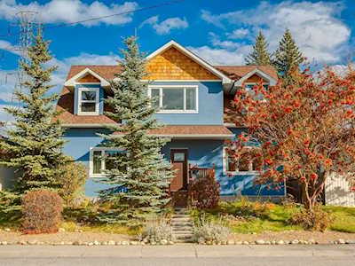 4936 Worcester Drive SW Calgary, AB T3C 3L6