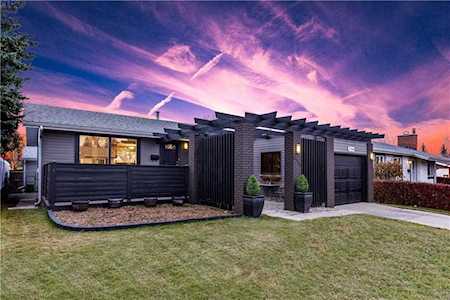 2740 Cedarbrae Drive SW Calgary, AB T2W 1X9