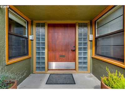 2025 SE Caruthers St Portland, OR 97214