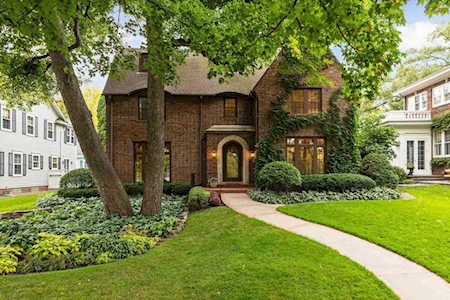 2406 W Lake Of The Isles Parkway Minneapolis, MN 55405