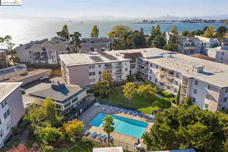 950 Shorepoint Ct Alameda, CA 94501