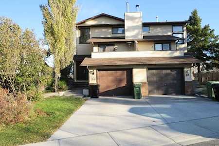 84 Berkley Close NW Calgary, AB T3K 1B3