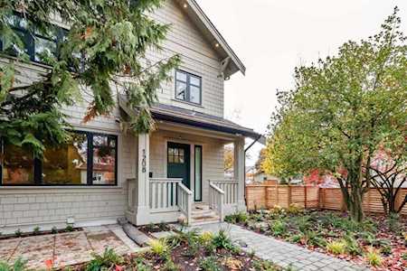 1208 E 15th Avenue Vancouver, BC V5T 2S8