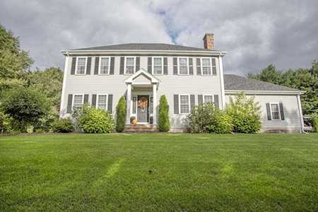8 Harvest Ln Berkley, MA 02779
