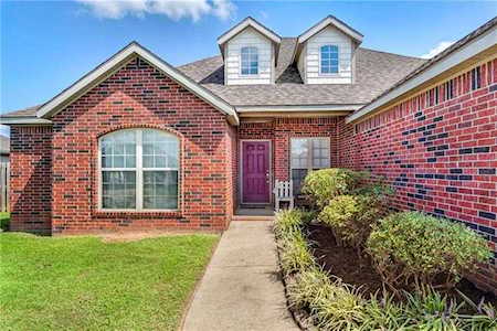 568 N Fox Meadows LN Fayetteville, AR 72704